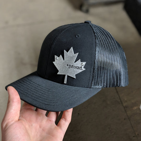 Chapeau en acier inoxydable canadien et fier