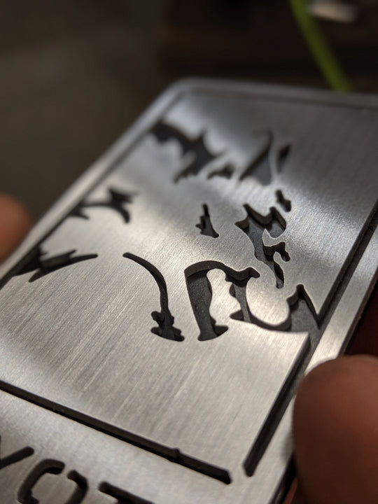 Emblème Coyote en acier inoxydable brossé - Compatible avec la calandre et le couvercle de coffre Mustang® 2015+