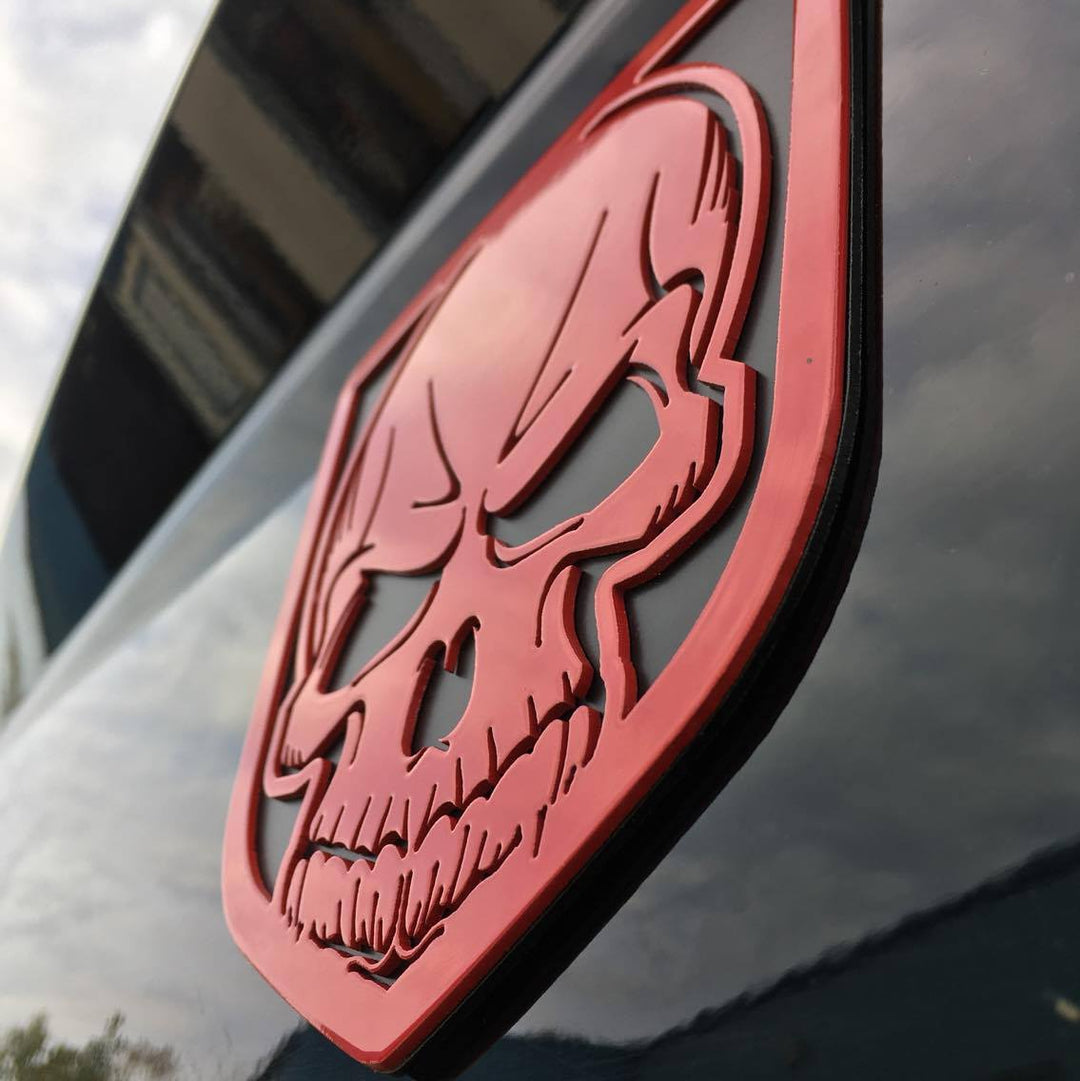 Emblème de bouclier de crâne - Camions RAM®, calandre ou hayon - Compatible avec plusieurs modèles et années